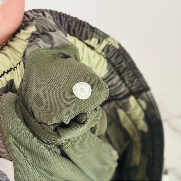 Lululemon Hotty Hot Low-Rise Long 4” Heritage 365 Camo Crispin Green Olive‎ 6 - Picture 10 of 13